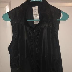 NEVER WORN BLACK UNDER ARMOUR VEST